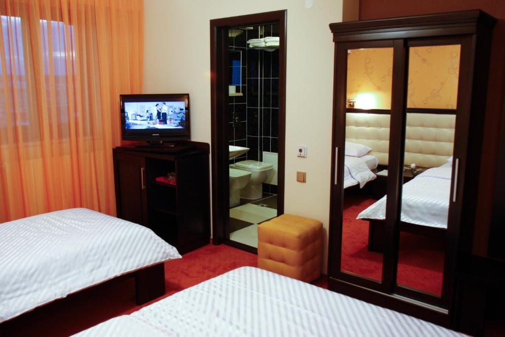 Hotel Anna Junior Târgu Jiu الغرفة الصورة