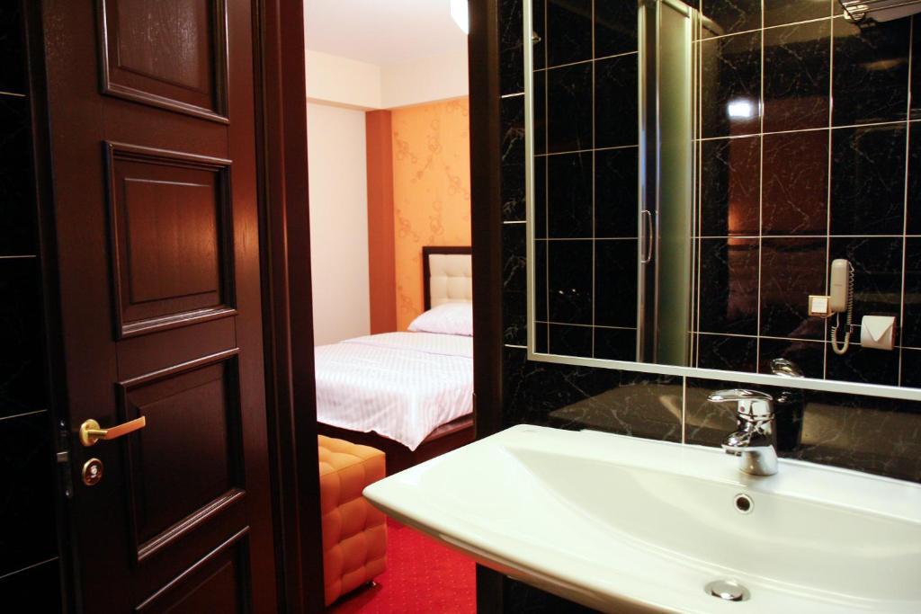 Hotel Anna Junior Târgu Jiu الغرفة الصورة