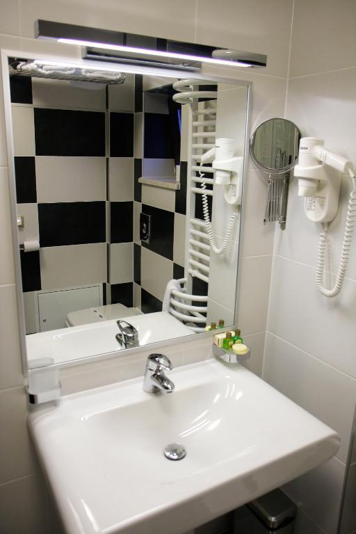 Hotel Anna Junior Târgu Jiu الغرفة الصورة